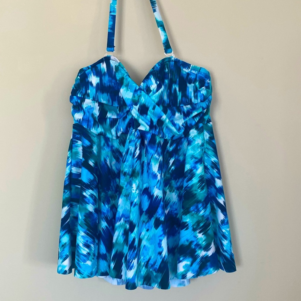 NWT Penbrooke Blue Patterned Swim Top, Size 10